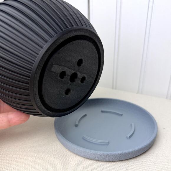 The Halo Planter, Indoor Flower Pot, Tabletop Planter, Ribbed Pattern - Picture 10 of 12